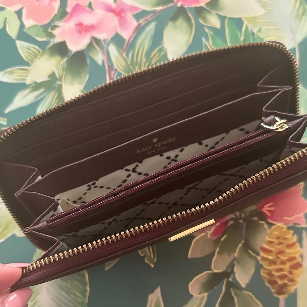KATE SPADE | Plum Leather Zip Up Wallet